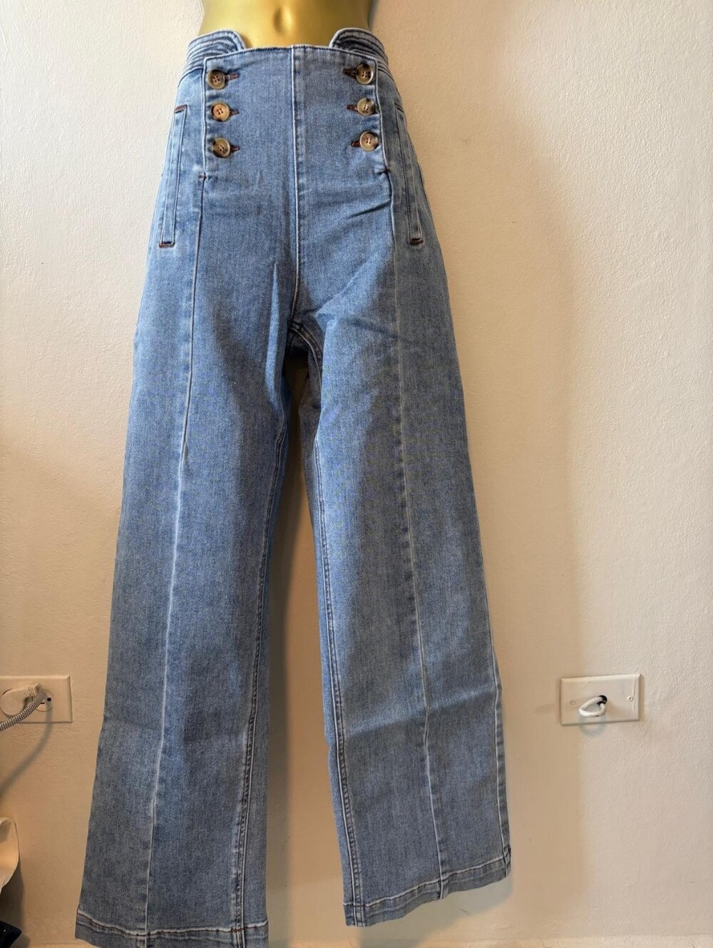 High-Waist Wide-Leg Women's Jeans in Light Blue